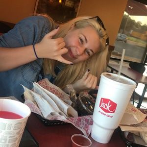 Meet your Posher, Sariah